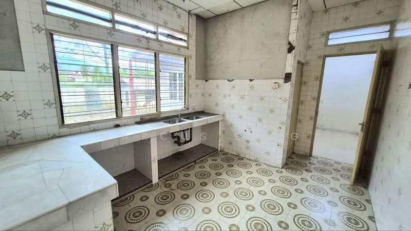 Rumah Banglo untuk Dijual di Taman Lim (Ipoh) - Marcus Seng - Kitchen - PropertyGuru.com.my
