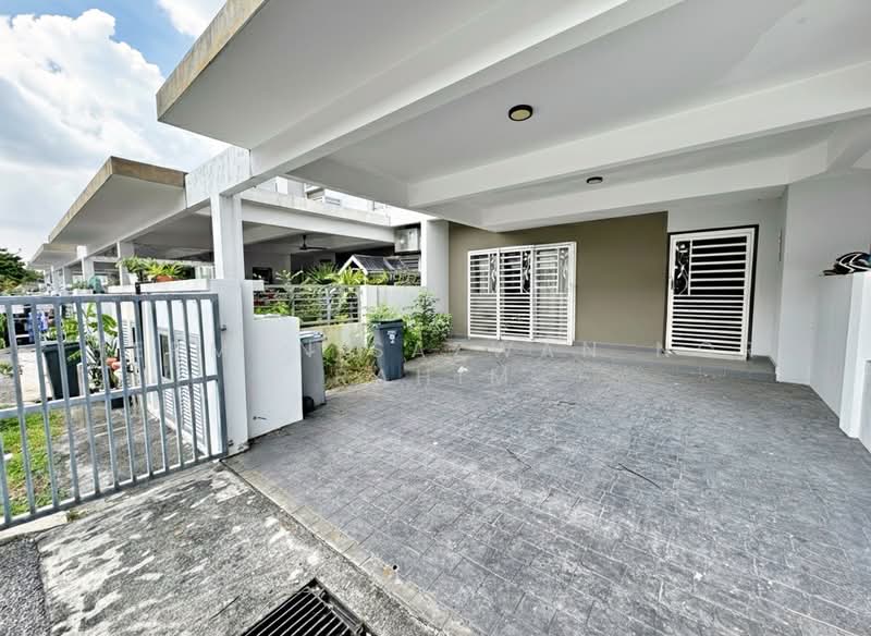 2-storey Terraced House for Sale in Semenyih (Selangor) - Herman Sazwan Nor Rahim - Porch - PropertyGuru.com.my