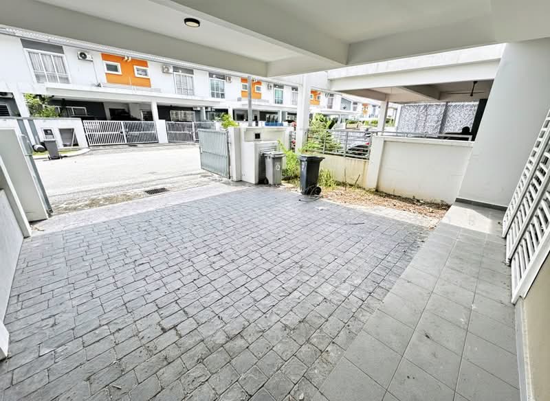 2-storey Terraced House for Sale in Semenyih (Selangor) - Herman Sazwan Nor Rahim - Porch - PropertyGuru.com.my