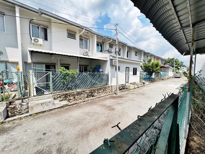 2-storey Terraced House for Sale in Semenyih (Selangor) - Herman Sazwan Nor Rahim - Exterior - PropertyGuru.com.my