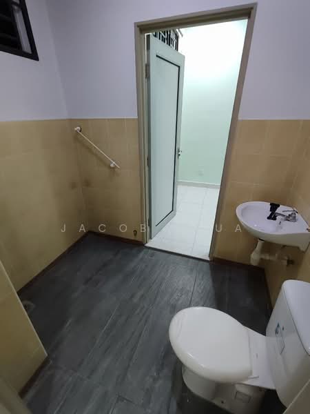 2-storey Terraced House for Sale in Taman Seri Orkid (Skudai) - Jacob Chua - Bathroom - PropertyGuru.com.my