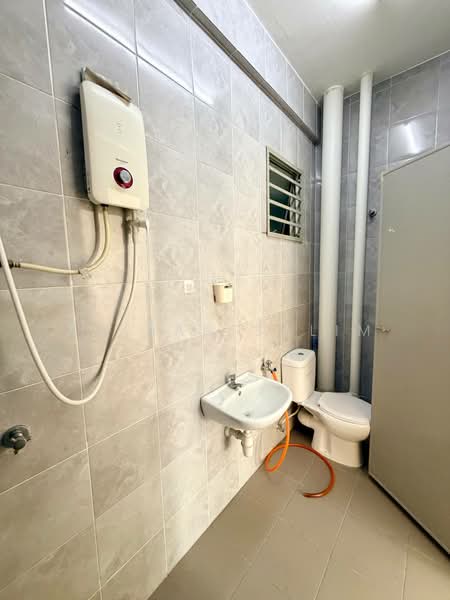 Apartment for Sale at Blok A & B, Pangsapuri Putra Impian - Adibah Salim - Bathroom - PropertyGuru.com.my