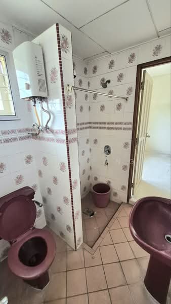 Rumah Banglo untuk Dijual di Taman Lim (Ipoh) - Gary Tang - Bathroom - PropertyGuru.com.my