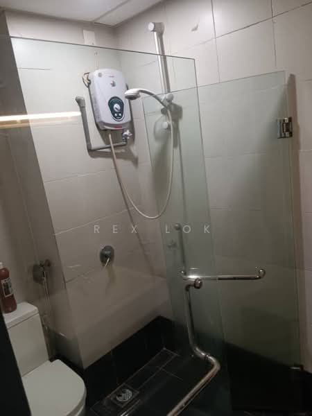 Servis Apartment untuk Disewa di Centrestage Designer Suite - Rex Lok - Bathroom - PropertyGuru.com.my