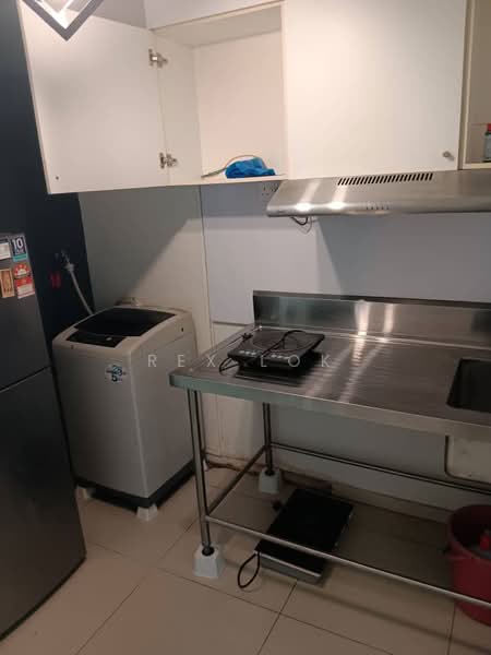 Servis Apartment untuk Disewa di Centrestage Designer Suite - Rex Lok - Kitchen - PropertyGuru.com.my