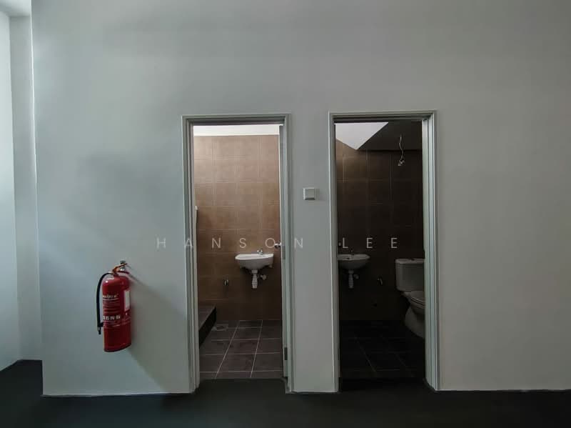 Shop for Rent in Seremban (Negeri Sembilan) - Hanson Lee - Bathroom - PropertyGuru.com.my