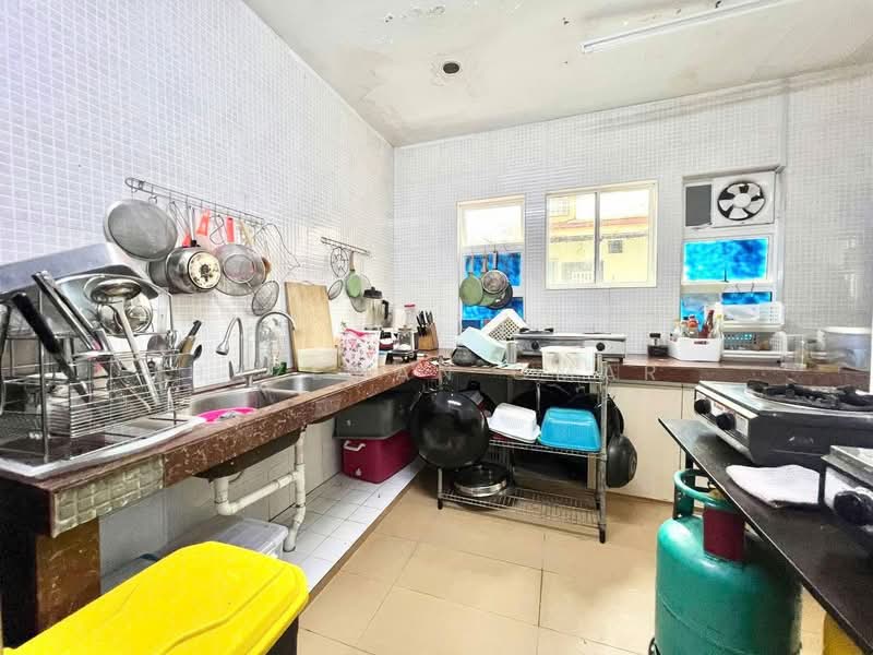 2-storey Terraced House for Sale in Saujana Utama (Selangor) - Hazeman Omar - Kitchen - PropertyGuru.com.my