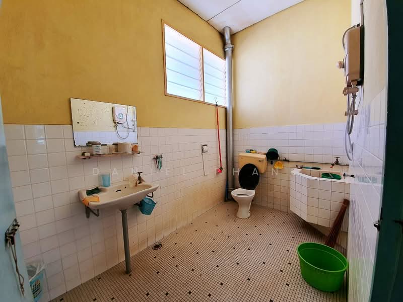 Rumah Berkembar untuk Dijual di Tanjung Tokong (Penang) - Daniel Phang - Bathroom - PropertyGuru.com.my