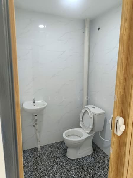 Townhouse for Sale in Taman Pengkalan Barat (Ipoh) - Daniel Yong - Bathroom - PropertyGuru.com.my