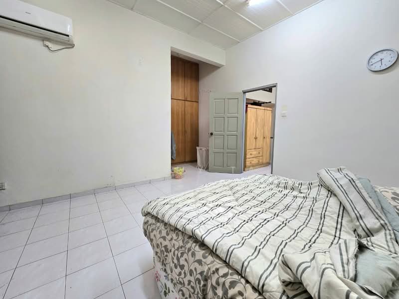 Rumah Teres 2 Tingkat untuk Dijual di Taman Desa Cemerlang (Ulu Tiram) - Tommy Tai - Bedroom - PropertyGuru.com.my