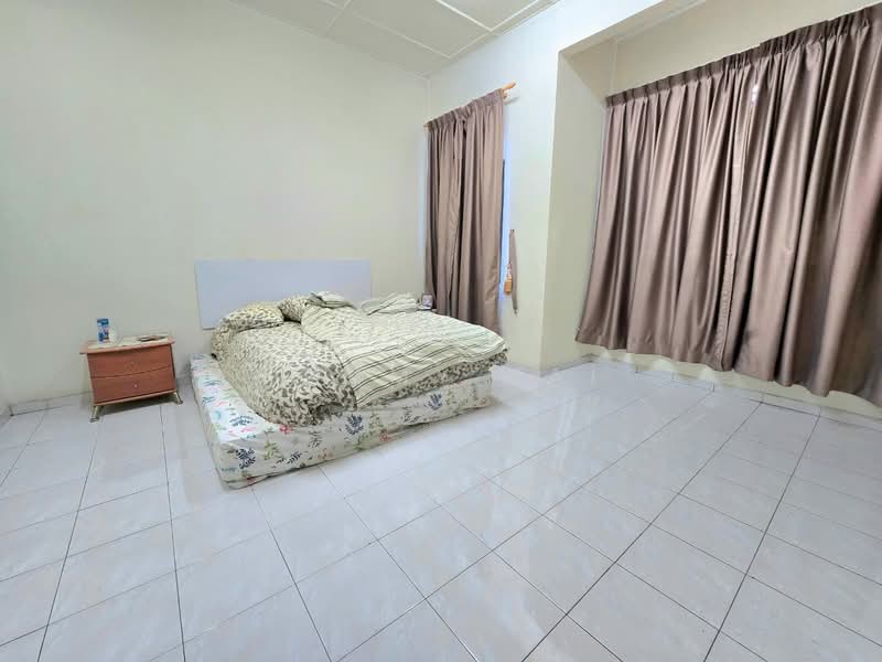 Rumah Teres 2 Tingkat untuk Dijual di Taman Desa Cemerlang (Ulu Tiram) - Tommy Tai - Bedroom - PropertyGuru.com.my