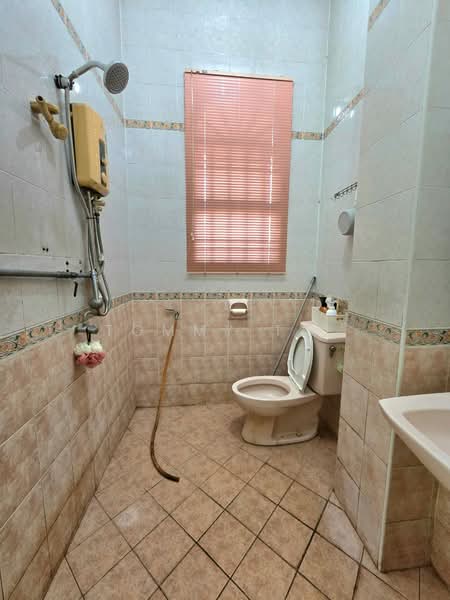 Rumah Teres 2 Tingkat untuk Dijual di Taman Desa Cemerlang (Ulu Tiram) - Tommy Tai - Bathroom - PropertyGuru.com.my