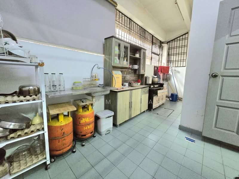 Rumah Teres 2 Tingkat untuk Dijual di Taman Desa Cemerlang (Ulu Tiram) - Tommy Tai - Kitchen - PropertyGuru.com.my