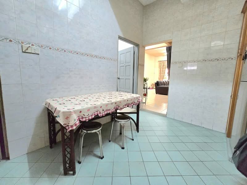 Rumah Teres 2 Tingkat untuk Dijual di Taman Desa Cemerlang (Ulu Tiram) - Tommy Tai - Dining Room - PropertyGuru.com.my