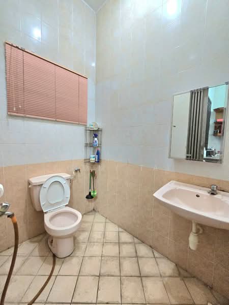 Rumah Teres 2 Tingkat untuk Dijual di Taman Desa Cemerlang (Ulu Tiram) - Tommy Tai - Bathroom - PropertyGuru.com.my