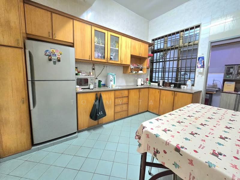 Rumah Teres 2 Tingkat untuk Dijual di Taman Desa Cemerlang (Ulu Tiram) - Tommy Tai - Kitchen - PropertyGuru.com.my