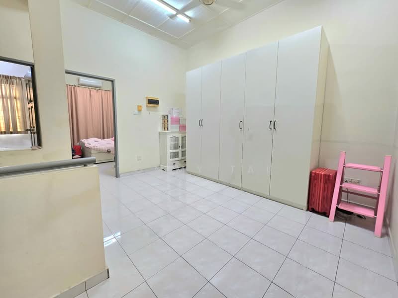 Rumah Teres 2 Tingkat untuk Dijual di Taman Desa Cemerlang (Ulu Tiram) - Tommy Tai - Bedroom - PropertyGuru.com.my