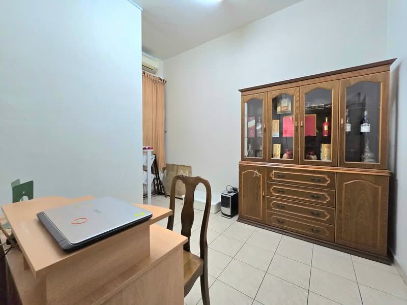 Rumah Teres 2 Tingkat untuk Dijual di Taman Desa Cemerlang (Ulu Tiram) - Tommy Tai - Study - PropertyGuru.com.my