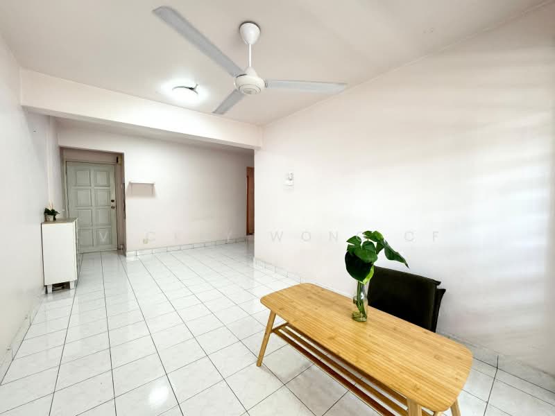 Pangsapuri untuk Dijual di Taman Cahaya - Vickky Wong CF - Living Room - PropertyGuru.com.my