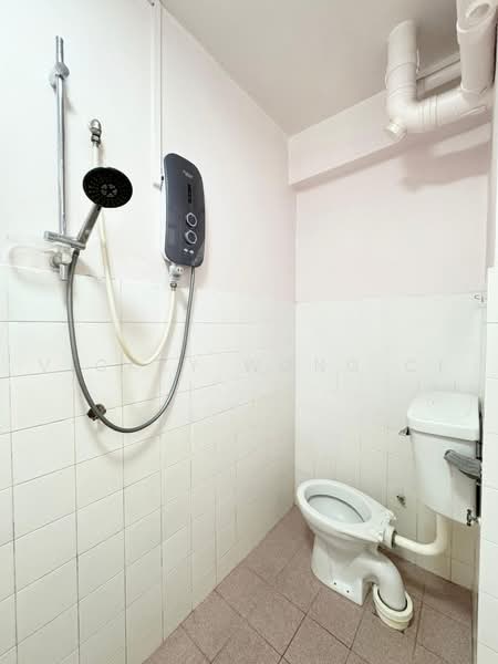 Pangsapuri untuk Dijual di Taman Cahaya - Vickky Wong CF - Bathroom - PropertyGuru.com.my