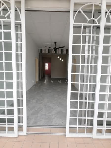 Flat for Sale at Taman Desa Batu Caves - Eliza Jamaludin - Living Room - PropertyGuru.com.my