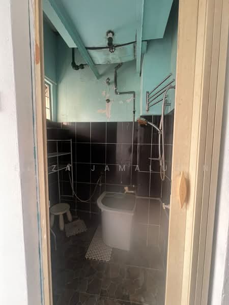 Flat for Sale at Taman Desa Batu Caves - Eliza Jamaludin - Bathroom - PropertyGuru.com.my