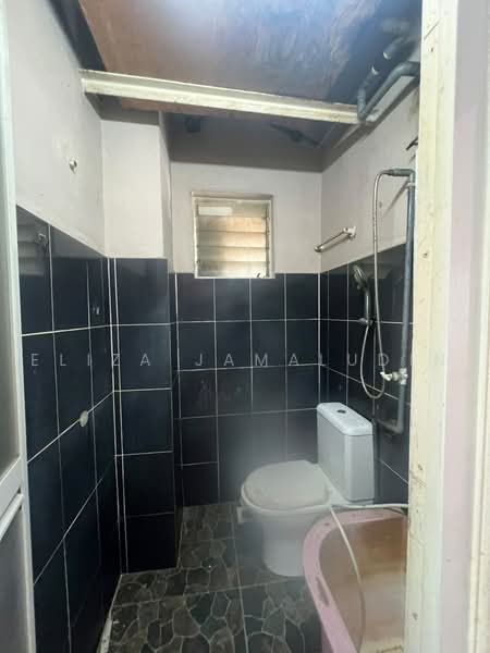 Flat for Sale at Taman Desa Batu Caves - Eliza Jamaludin - Bathroom - PropertyGuru.com.my