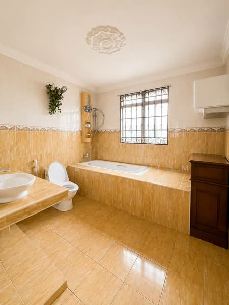 Rumah Teres 2 Tingkat untuk Dijual di Seksyen 13 (Shah Alam) - Adibah Salim - Bathroom - PropertyGuru.com.my