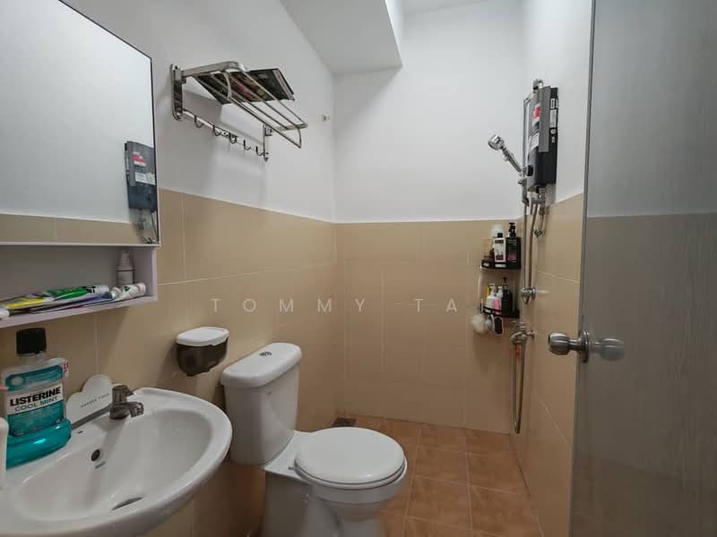 2.5-storey Terraced House for Sale in Taman Scientex Utama (Senai) - Tommy Tai - Bathroom - PropertyGuru.com.my