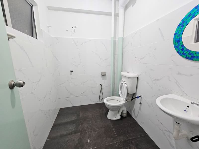 Kondominium untuk Dijual di Casa Villa Condominium - Jovie Lee - Bathroom - PropertyGuru.com.my