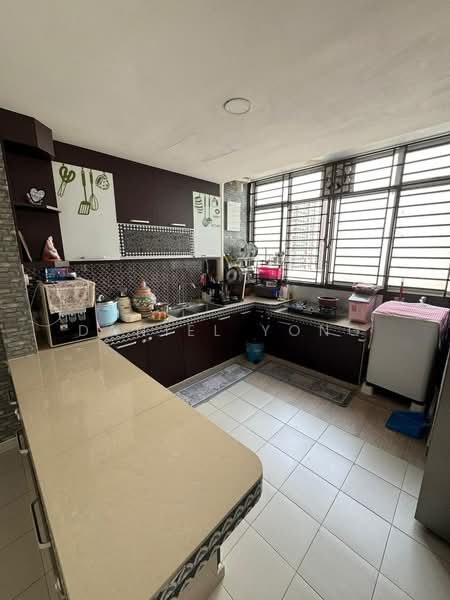 Apartment for Sale at Lake View Suites - Daniel Yong - Kitchen - PropertyGuru.com.my