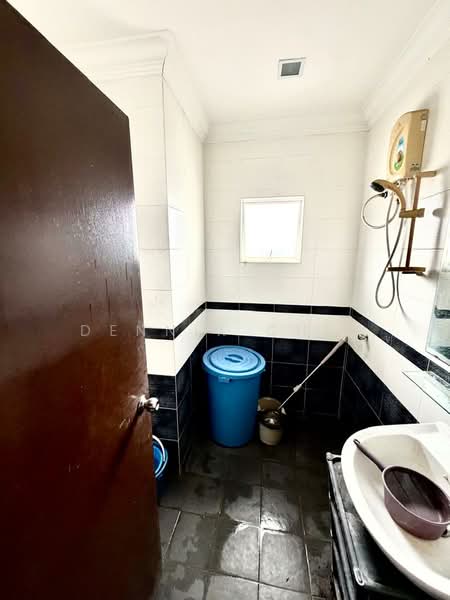 2.5-storey Terraced House for Sale in Bandar Sungai Long (Selangor) - Dennix Chin - Bathroom - PropertyGuru.com.my