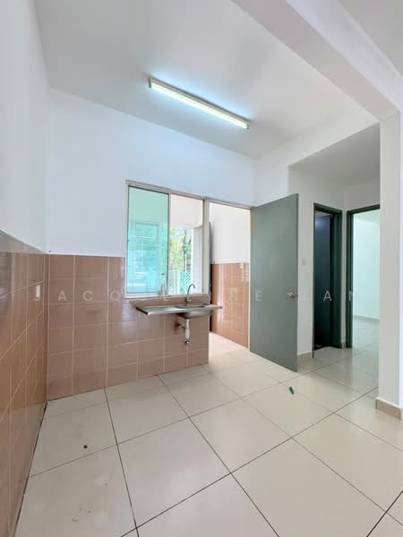Rumah Teres 2 Tingkat untuk Disewa di Taman Tiara East (Semenyih) - Jacqueline San - Kitchen - PropertyGuru.com.my