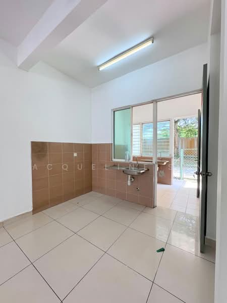 Rumah Teres 2 Tingkat untuk Disewa di Taman Tiara East (Semenyih) - Jacqueline San - Kitchen - PropertyGuru.com.my