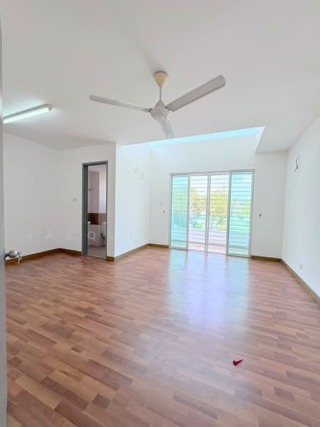 Rumah Teres 2 Tingkat untuk Disewa di Taman Tiara East (Semenyih) - Jacqueline San - Master Room - PropertyGuru.com.my