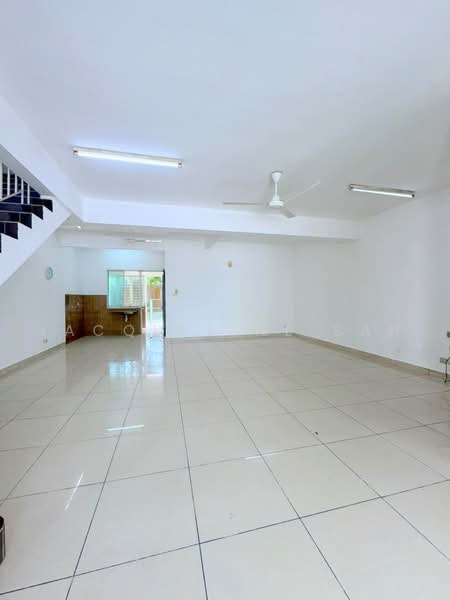 Rumah Teres 2 Tingkat untuk Disewa di Taman Tiara East (Semenyih) - Jacqueline San - Living Room - PropertyGuru.com.my