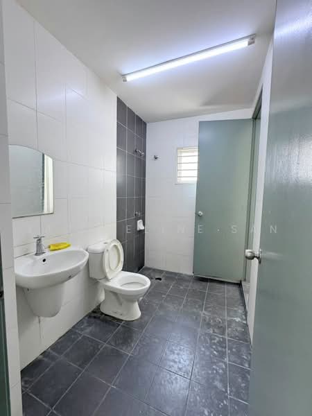 Rumah Teres 2 Tingkat untuk Disewa di Taman Tiara East (Semenyih) - Jacqueline San - Bathroom - PropertyGuru.com.my