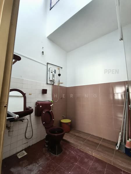 2-storey Terraced House for Sale in Taman Chi Liung (Klang) - Esther Ng - Bathroom - PropertyGuru.com.my
