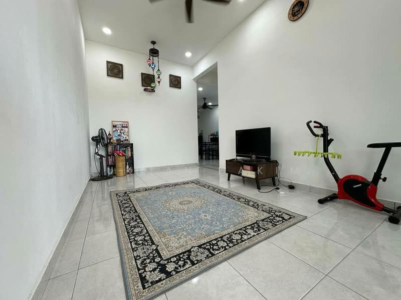 Rumah Teres 1 Tingkat untuk Dijual di Telok Panglima Garang (Selangor) - Lukman Hakim - Living Room - PropertyGuru.com.my