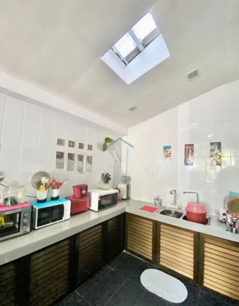 Semi-Detached House for Sale in Bukit Jelutong (Shah Alam) - Tom Yip - Kitchen - PropertyGuru.com.my