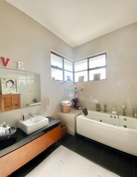 Semi-Detached House for Sale in Bukit Jelutong (Shah Alam) - Tom Yip - Bathroom - PropertyGuru.com.my