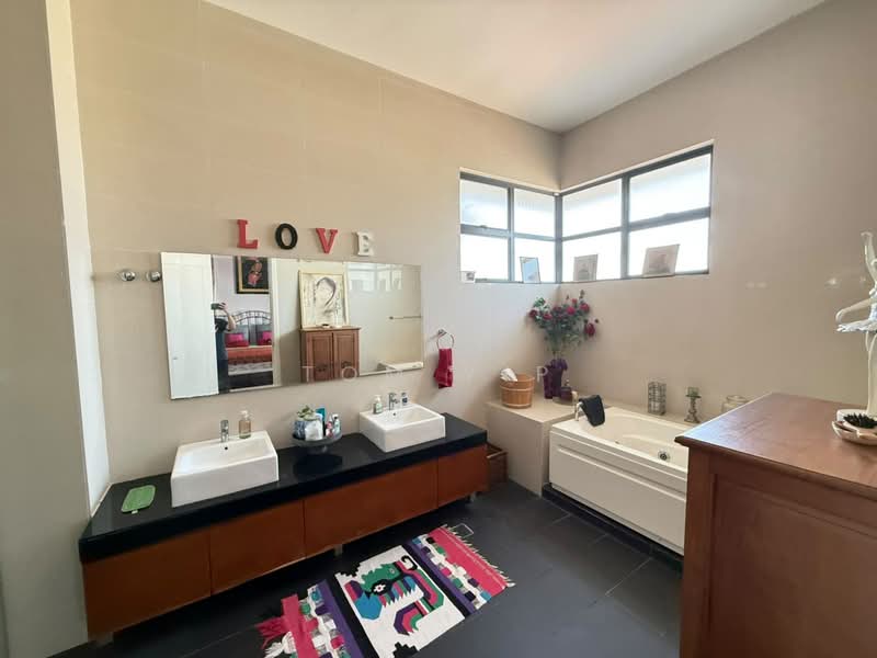 Semi-Detached House for Sale in Bukit Jelutong (Shah Alam) - Tom Yip - Bathroom - PropertyGuru.com.my