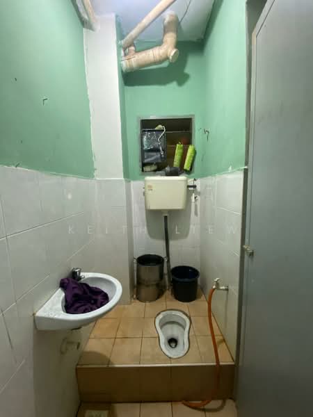 Pangsapuri untuk Dijual di Sri Ros Apartment - Keith Liew - Bathroom - PropertyGuru.com.my