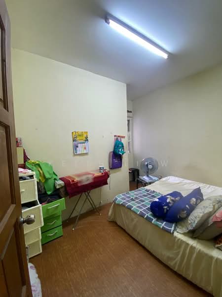 Pangsapuri untuk Dijual di Sri Ros Apartment - Keith Liew - Bedroom - PropertyGuru.com.my