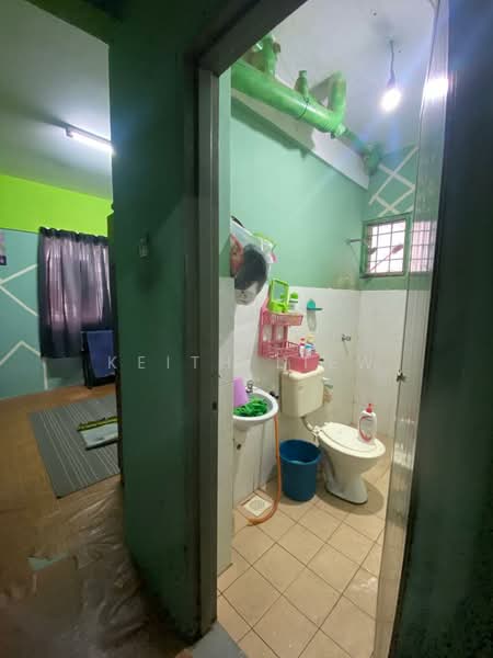 Pangsapuri untuk Dijual di Sri Ros Apartment - Keith Liew - Bathroom - PropertyGuru.com.my
