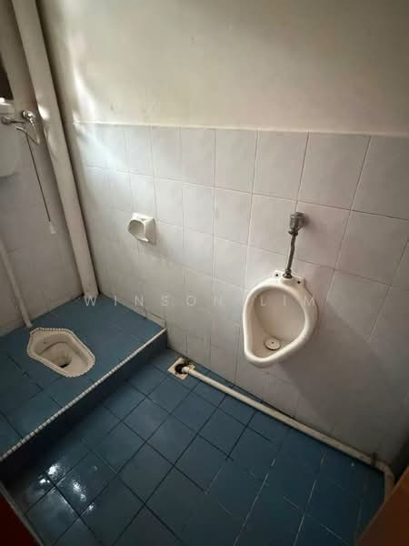 Kilang untuk Disewa di Taman Desa Cemerlang (Ulu Tiram) - Winson Lim - Bathroom - PropertyGuru.com.my