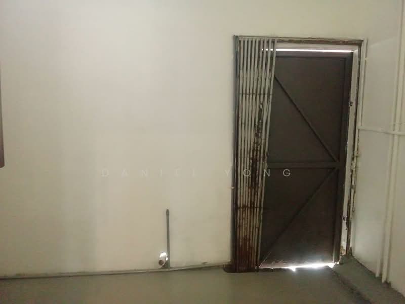 Kedai untuk Disewa di Taman Ungku Tun Aminah (Skudai) - Daniel Yong - Interior - PropertyGuru.com.my