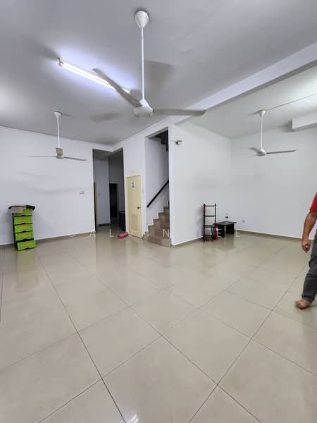 Rumah Teres 2 Tingkat untuk Disewa di Taman Ehsan Jaya (Ulu Tiram) - Calvin Lee - Living Room - PropertyGuru.com.my