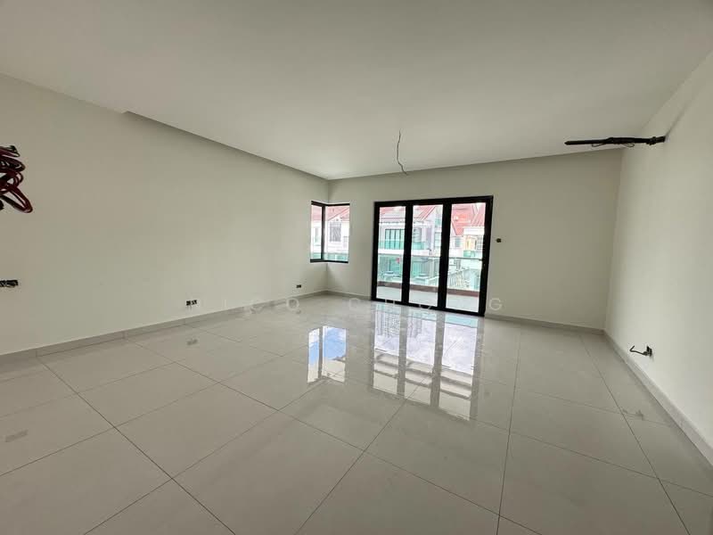 Semi-Detached House for Sale in Taman Kempas Utama (Tebrau) - Nico Chong - Living Room - PropertyGuru.com.my