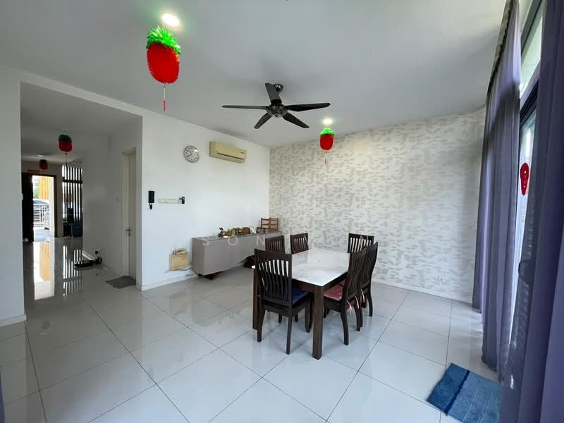Rumah Teres 3 Tingkat untuk Disewa di Lake Fields (Sungai Besi) - Jason Vong - Dining Room - PropertyGuru.com.my